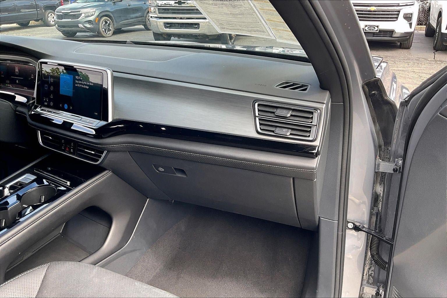 Used 2024 Volkswagen Atlas Cross Sport SE FWD image 19