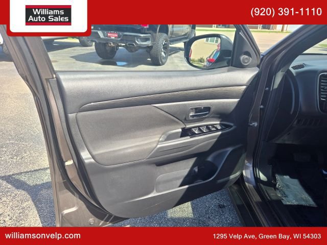 Used 2018 Mitsubishi Outlander LE AWD/4WD image 10