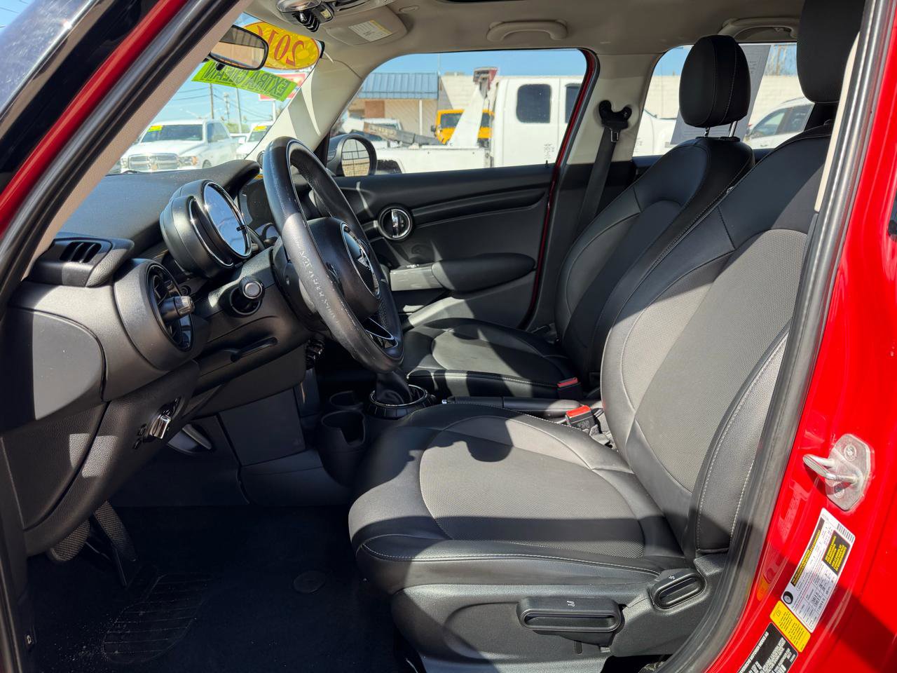 Used 2016 MINI Cooper 4-Door Hardtop image 9