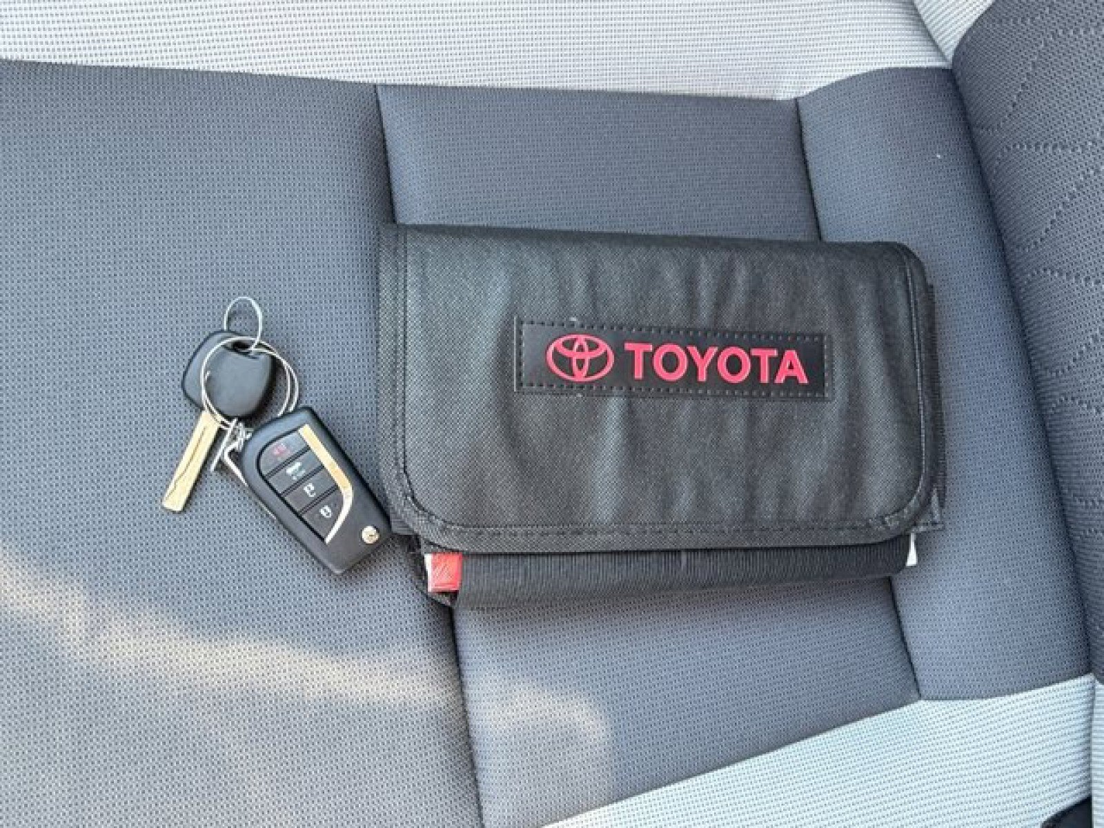 Used 2025 Toyota Corolla LE image 20