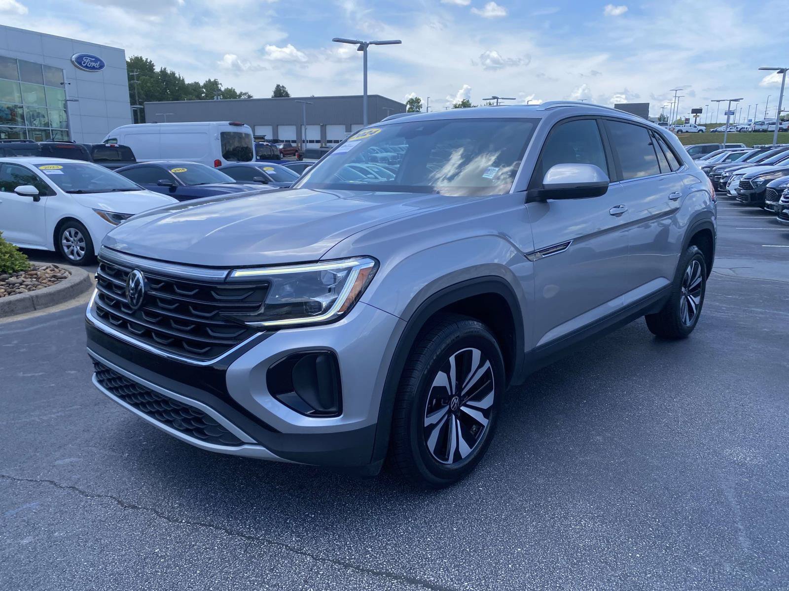 Used 2024 Volkswagen Atlas Cross Sport SE FWD video 3