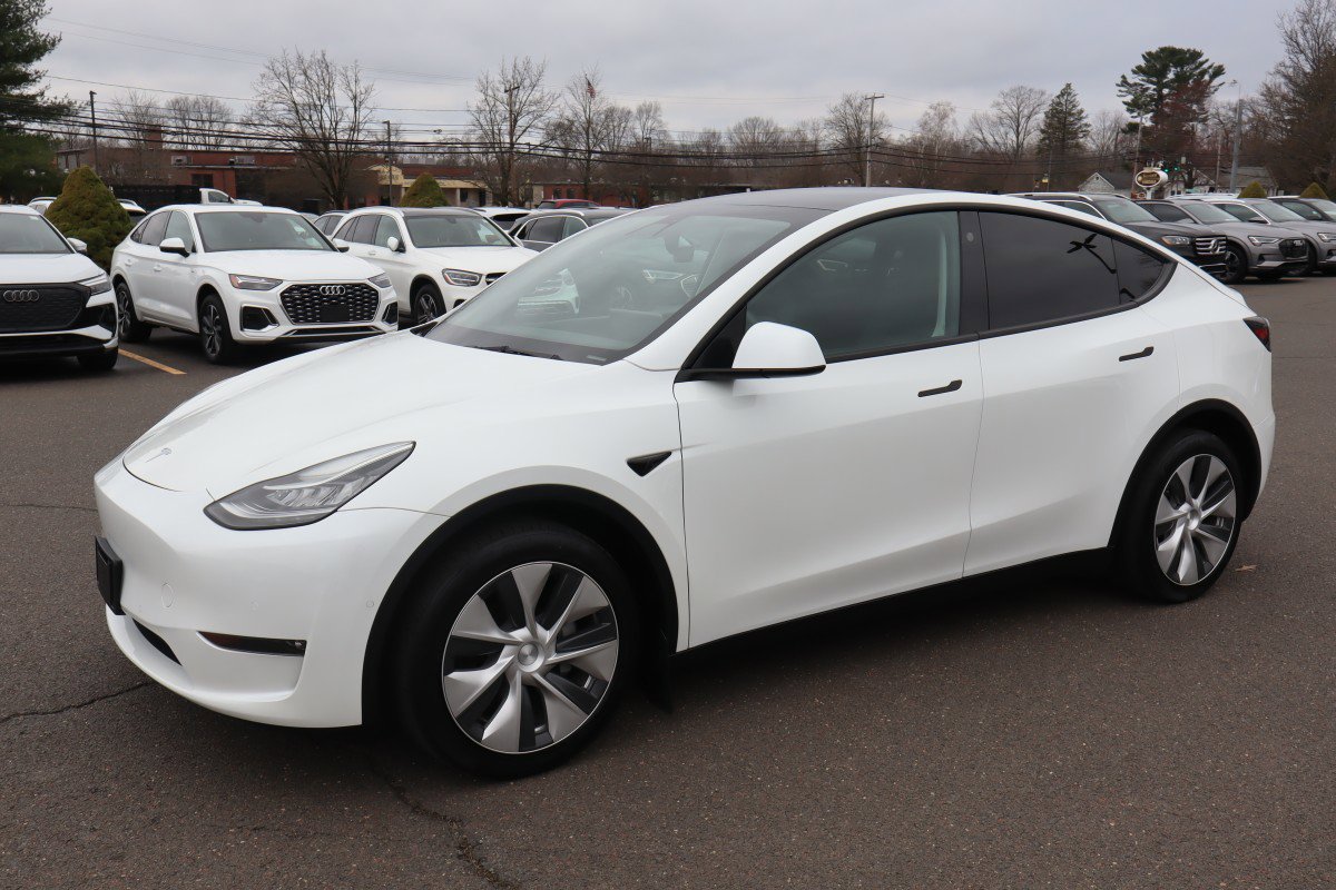 Used 2022 Tesla Model Y Long Range image 1
