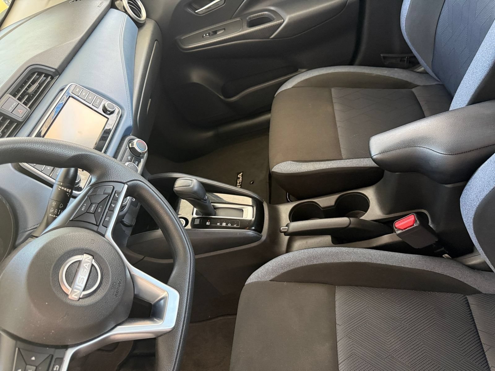 Used 2025 Nissan Versa SV FWD image 39