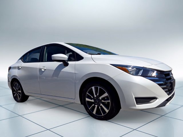 Used 2024 Nissan Versa SV FWD image 2