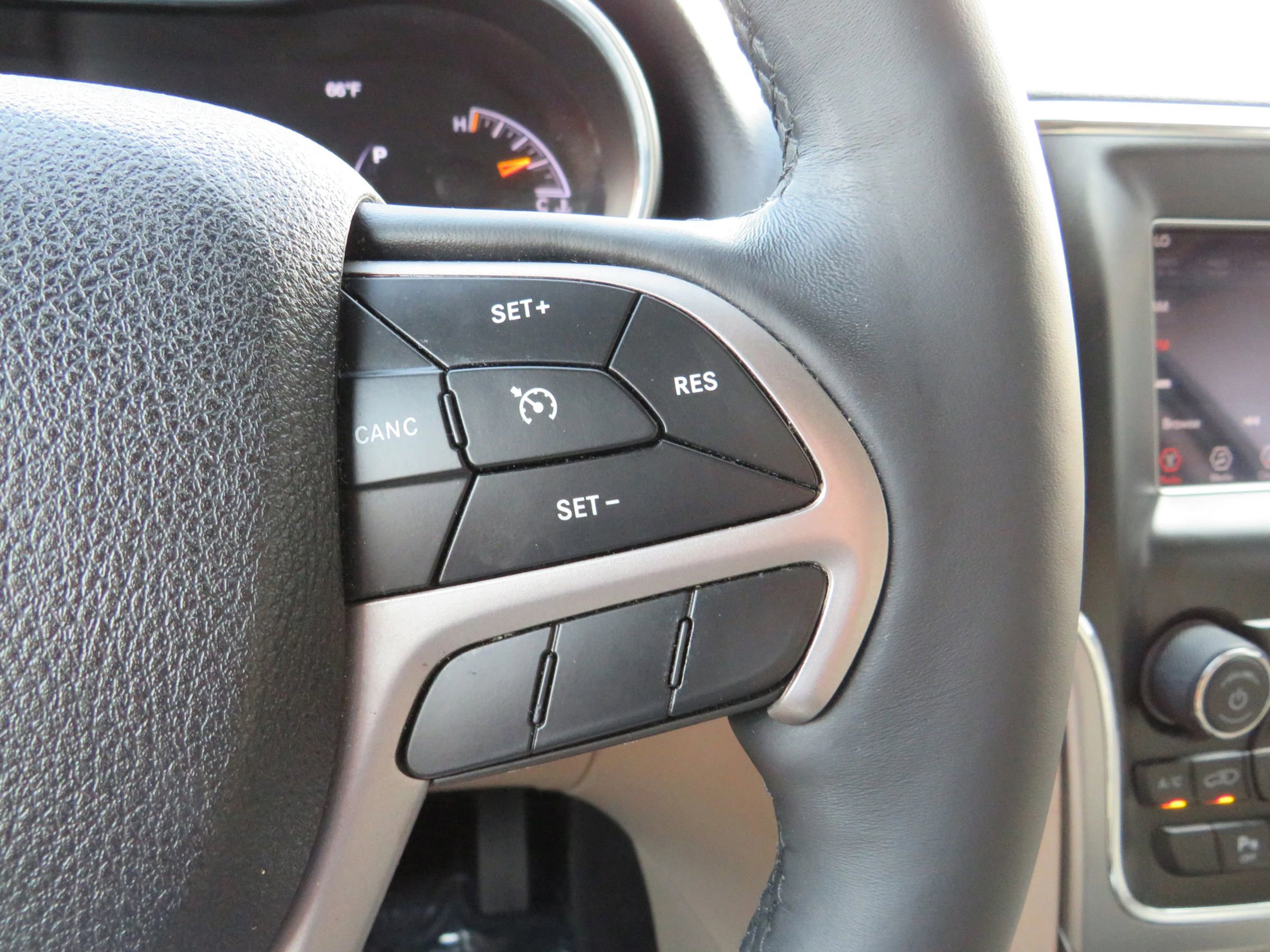 Used 2018 Jeep Grand Cherokee Limited image 17