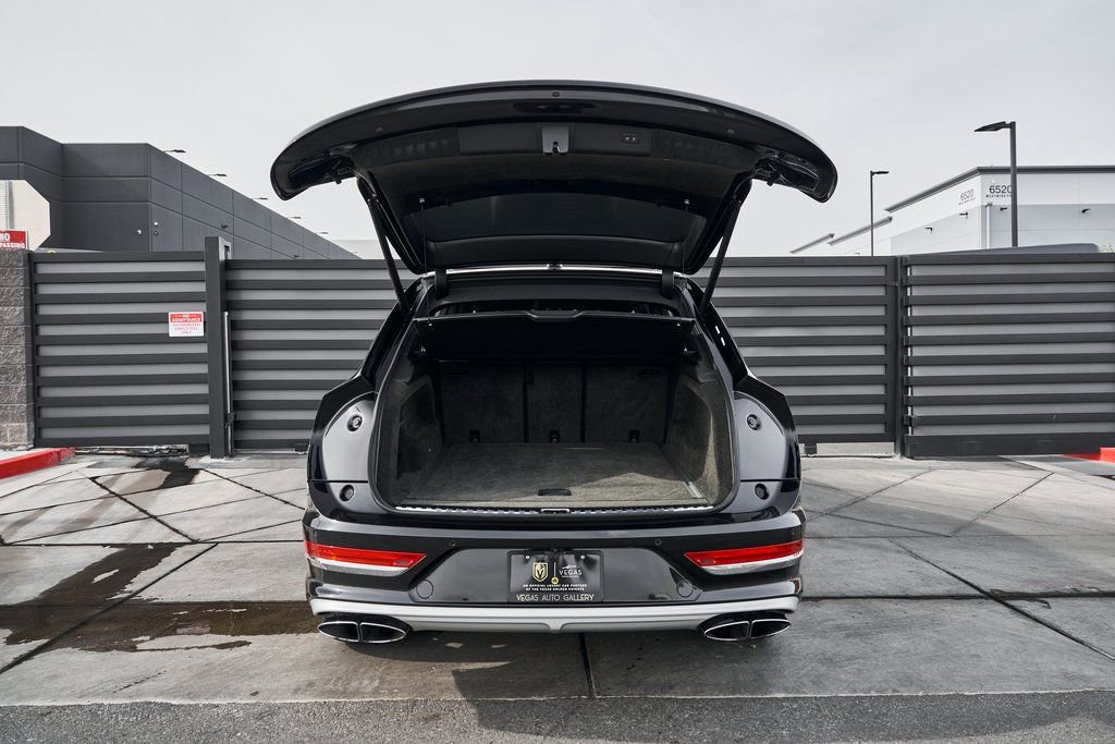 Used 2023 Bentley Bentayga Extended Wheelbase AWD/4WD image 17