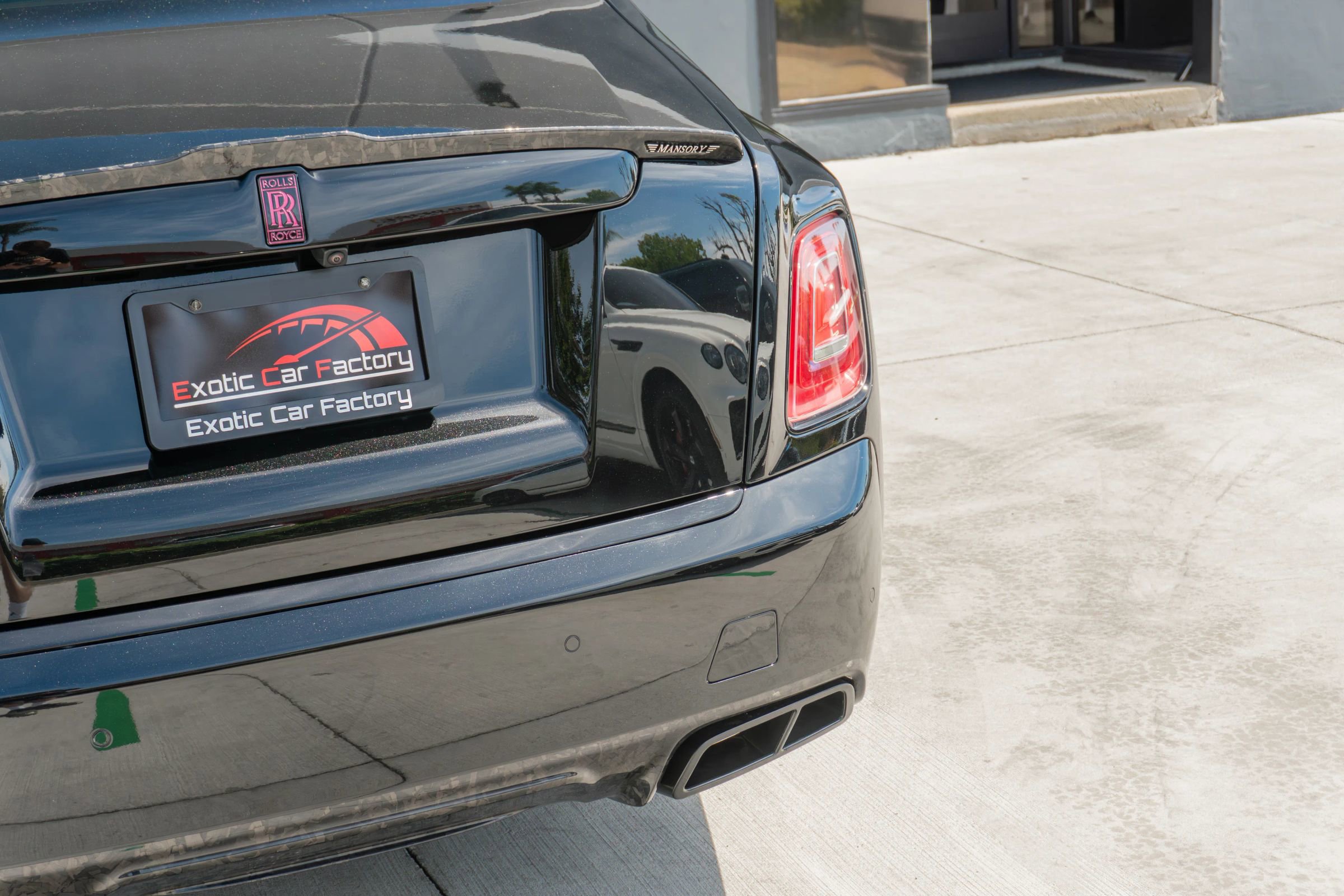 Used 2023 Rolls-Royce Phantom Sedan RWD image 40