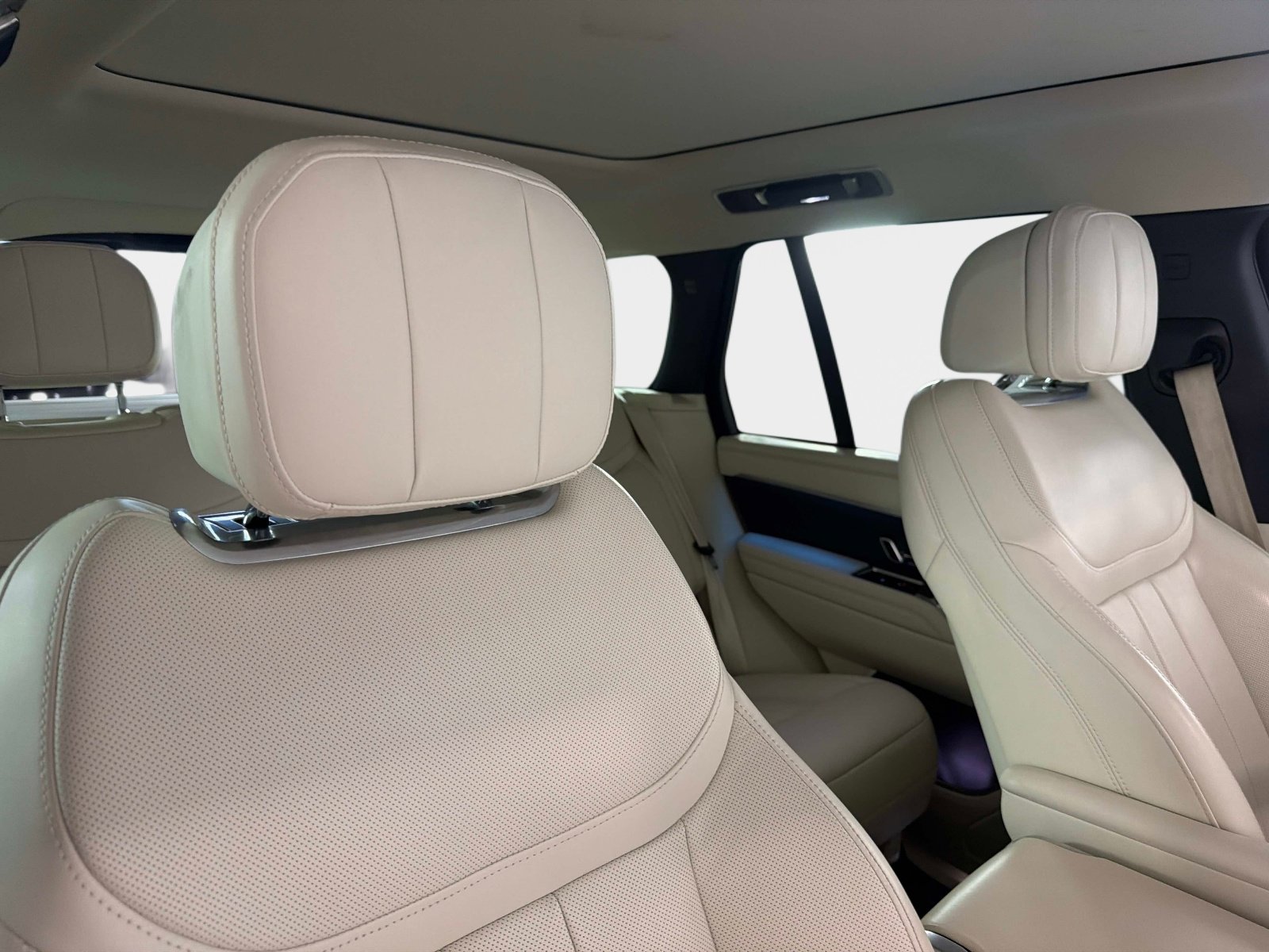 Used 2023 Land Rover Range Rover SE image 24