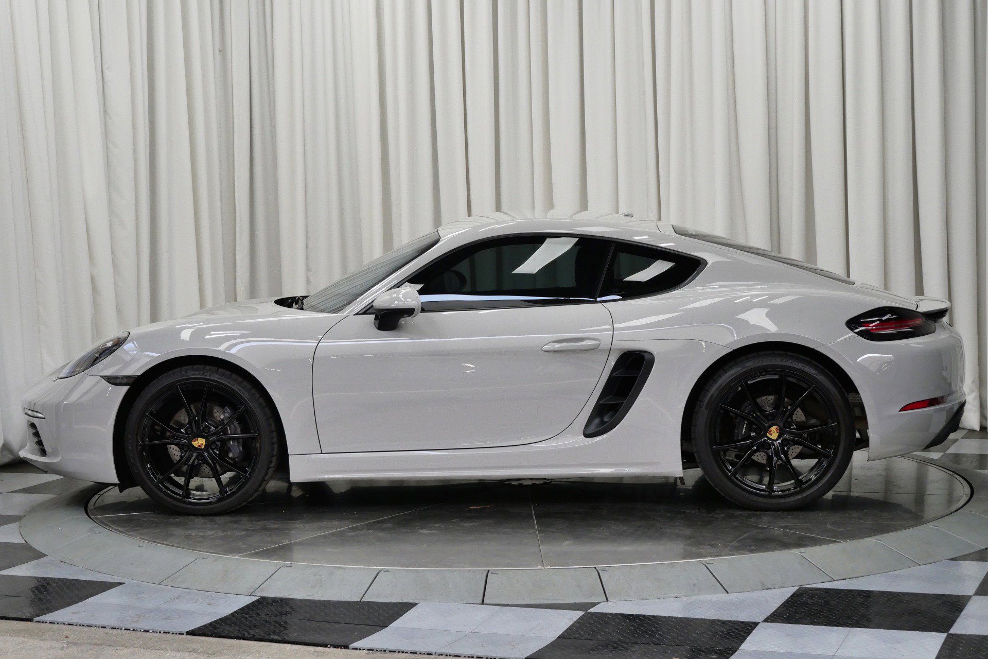 Used 2024 Porsche 718 Cayman image 6