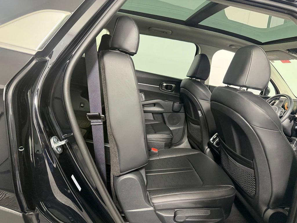 Used 2025 Kia Sorento EX w/ Panoramic Sunroof Package FWD image 20