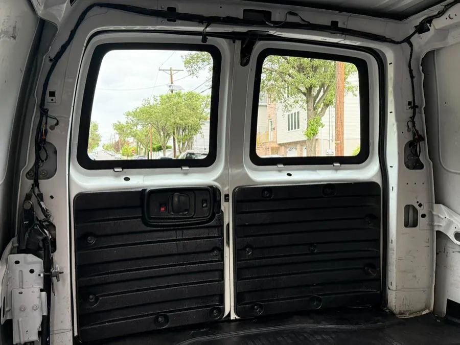 Used 2018 Chevrolet Express 2500 image 24