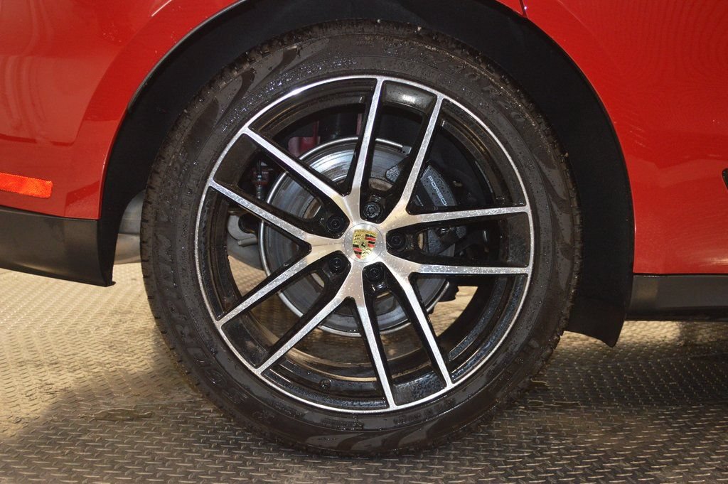 Certified 2025 Porsche Macan AWD/4WD image 15