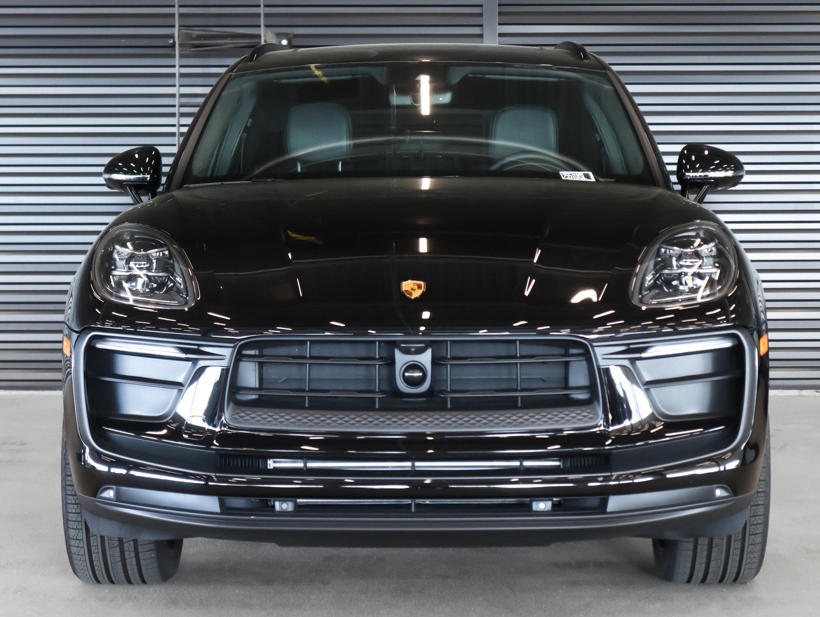 Certified 2025 Porsche Macan image 8