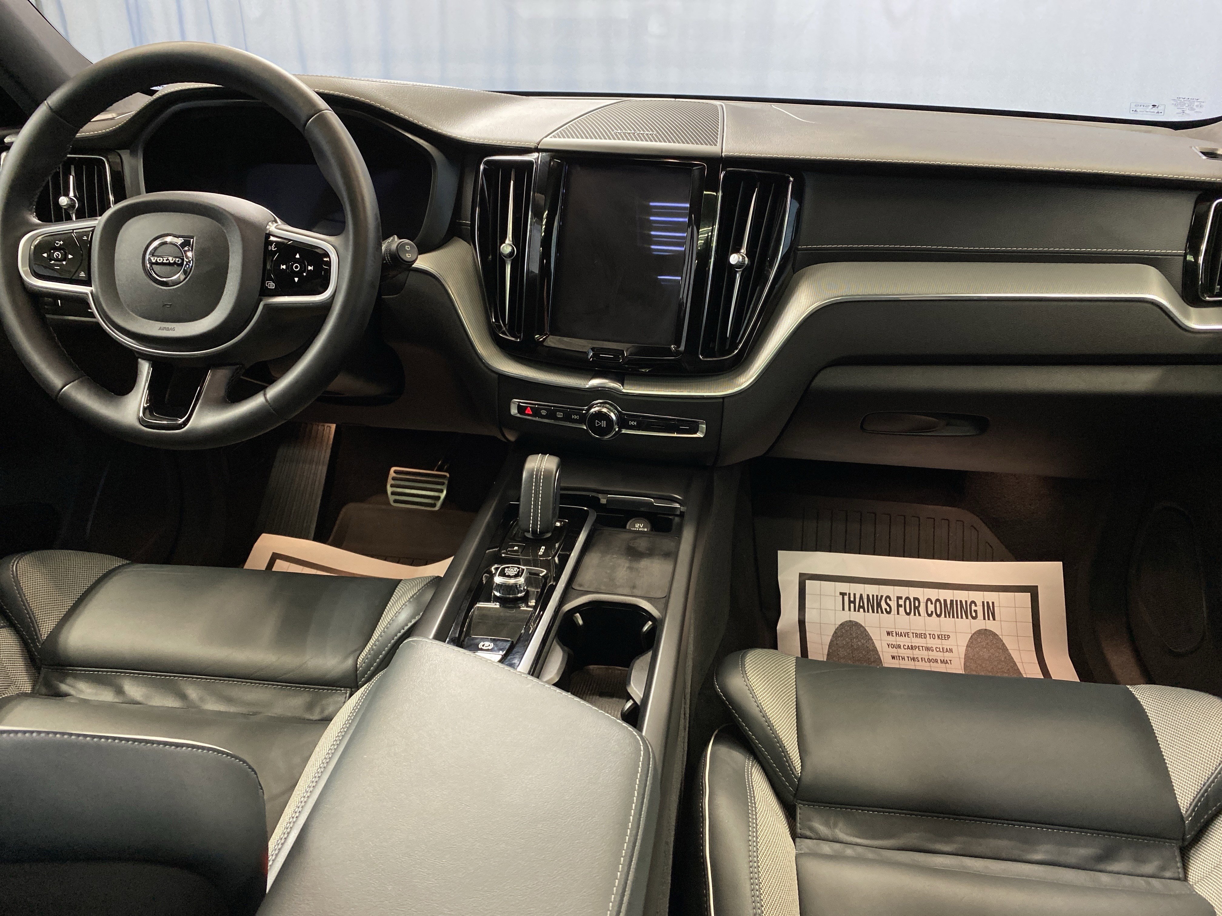 Used 2022 Volvo XC60 B5 R-Design image 40