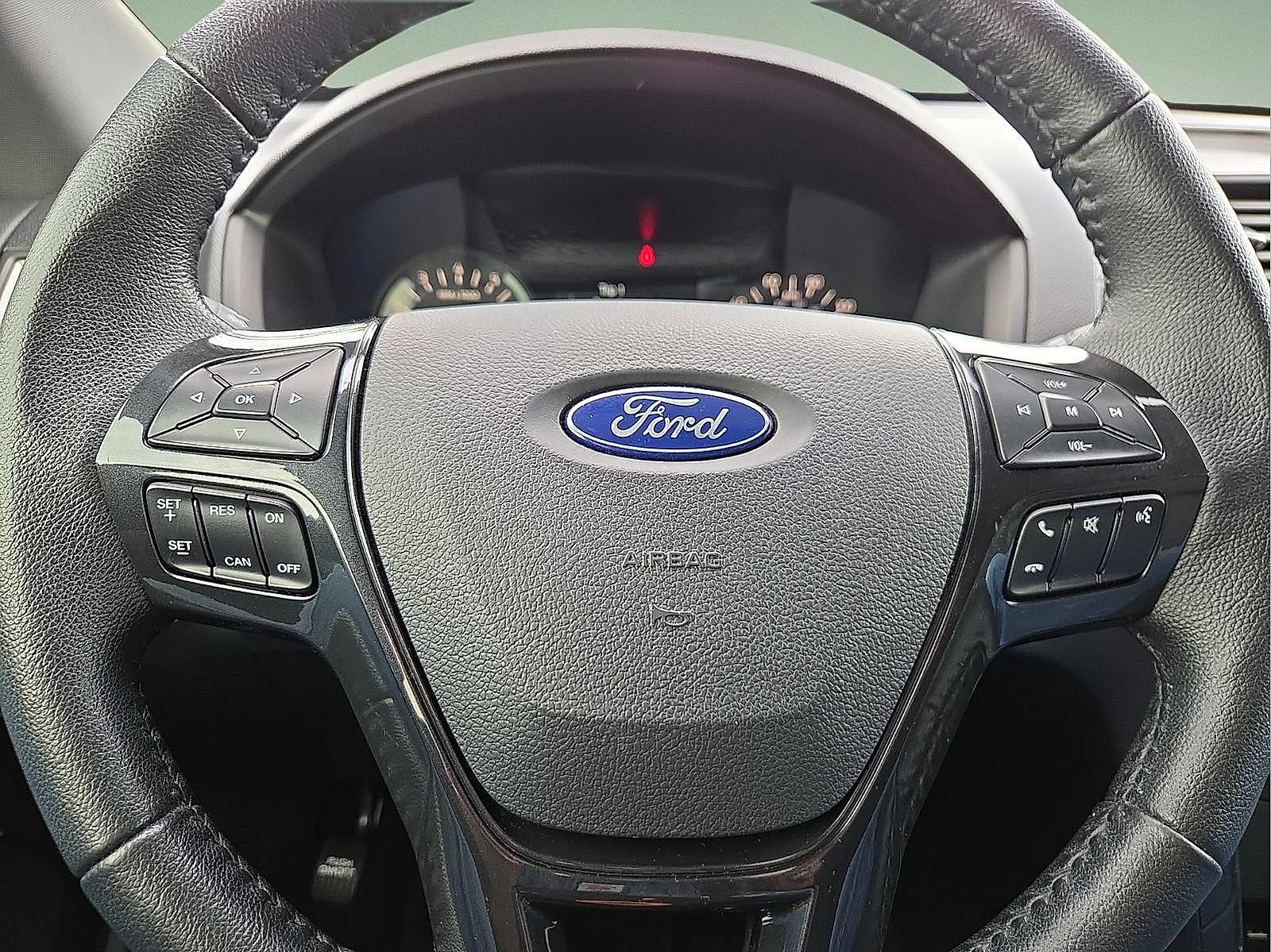 Used 2018 Ford Explorer XLT FWD image 24