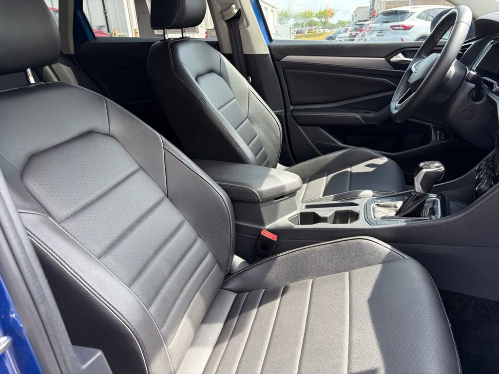 Certified 2024 Volkswagen Jetta SE image 30