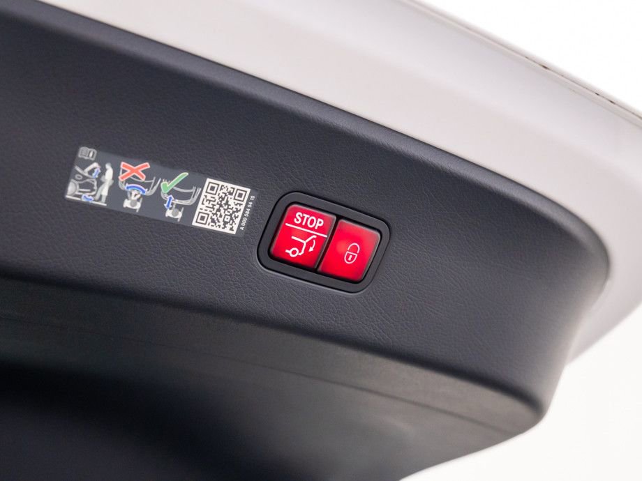 Certified 2025 Mercedes-Benz GLC 300 4MATIC image 32