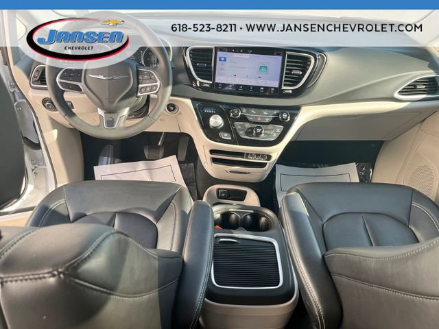 Used 2024 Chrysler Pacifica Touring-L FWD image 19