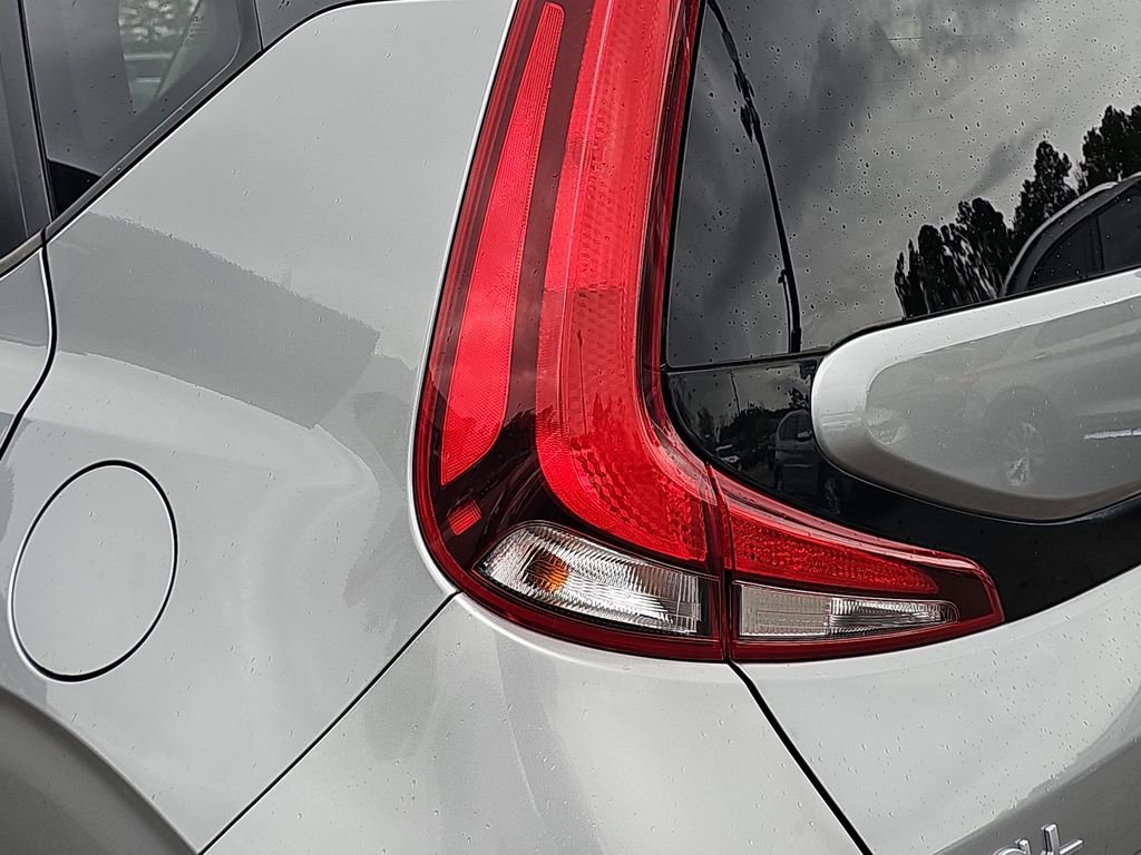 Used 2022 Kia Soul LX image 35