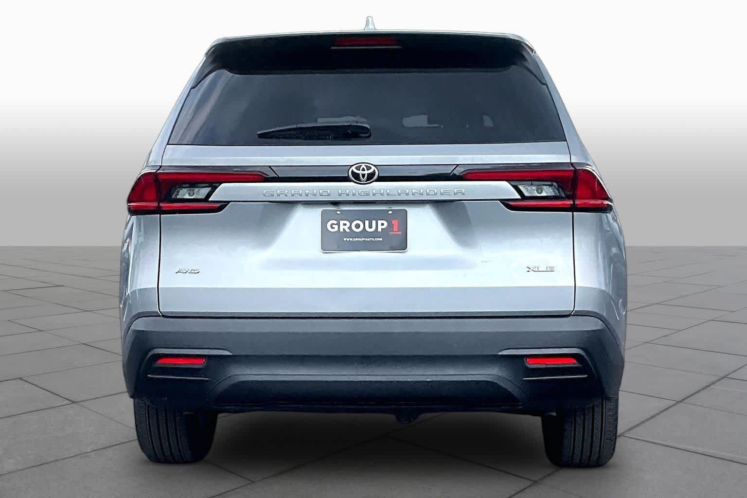 Used 2025 Toyota Grand Highlander AWD image 5