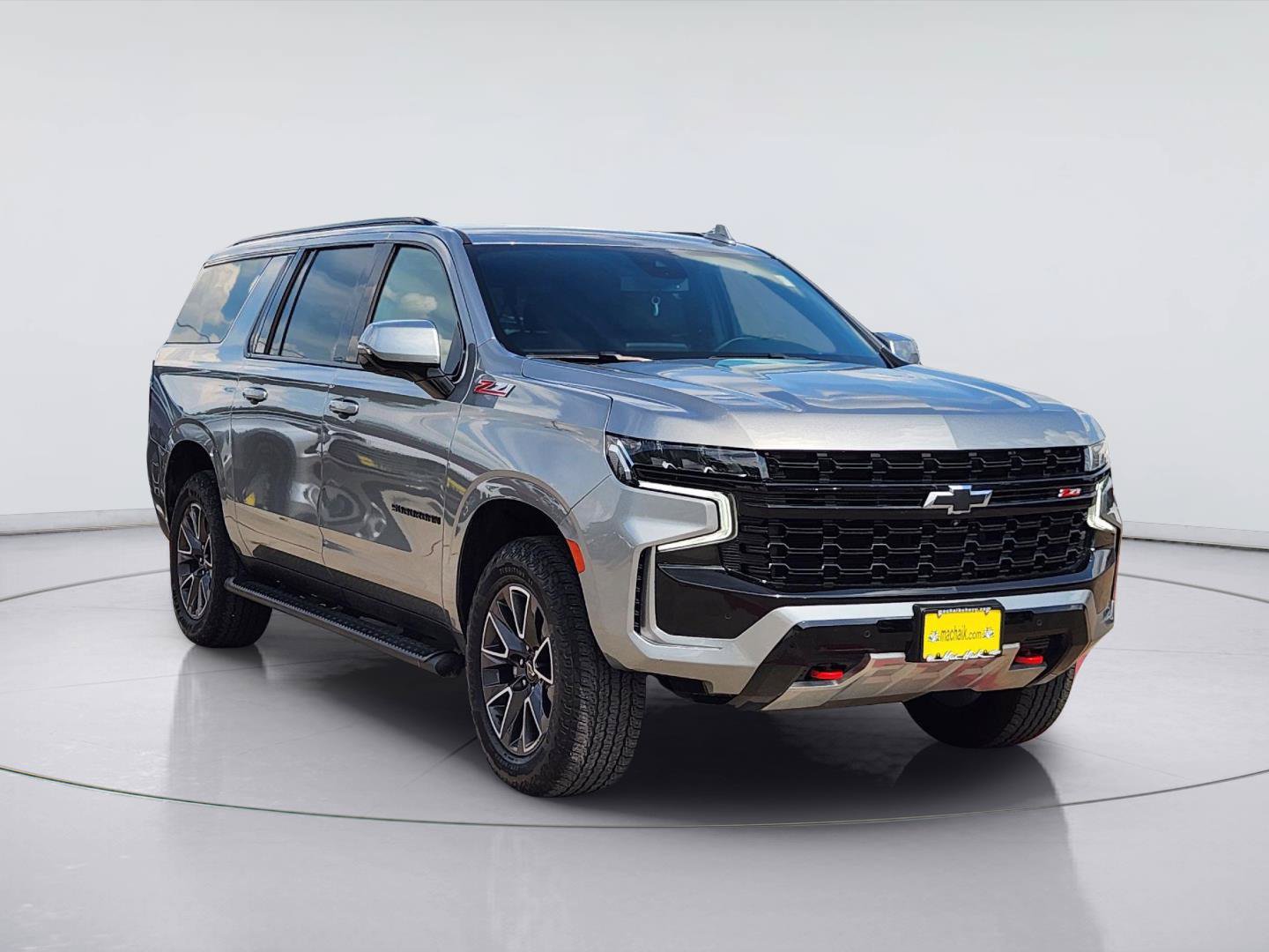 Used 2023 Chevrolet Suburban Z71 w/ Luxury Package AWD/4WD image 3