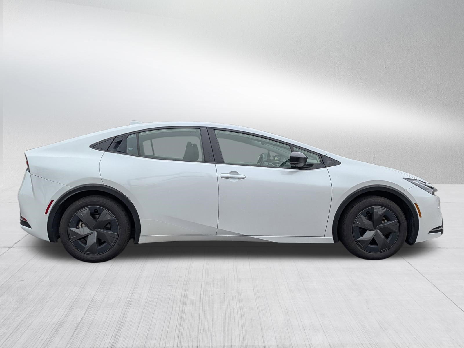 Used 2023 Toyota Prius LE FWD image 8