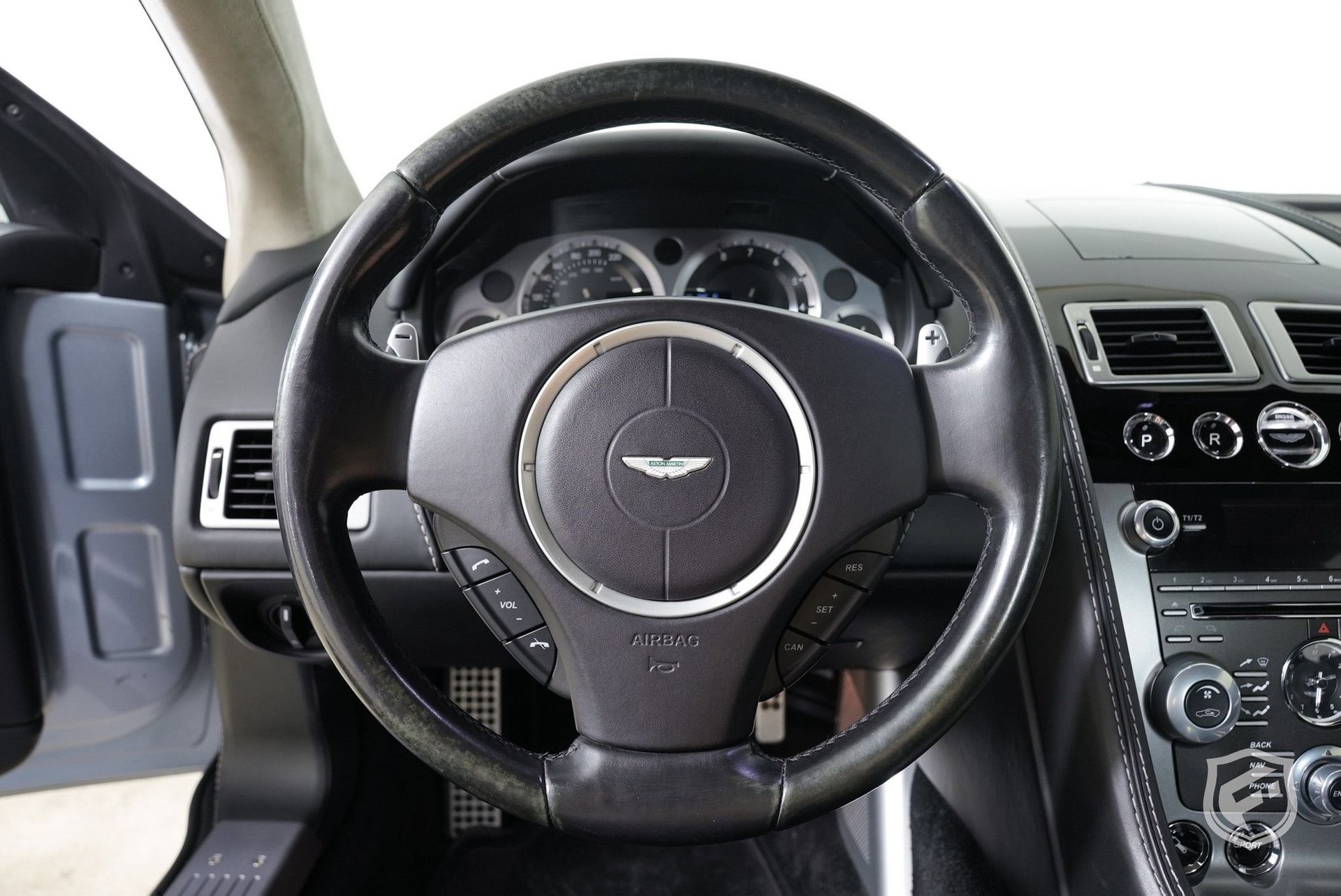 Used 2014 Aston Martin DB9 Coupe image 34