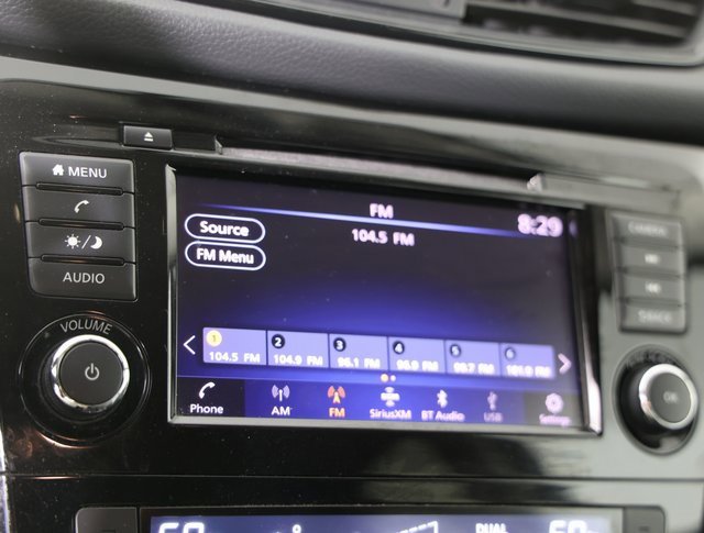 Used 2018 Nissan Rogue SV image 7