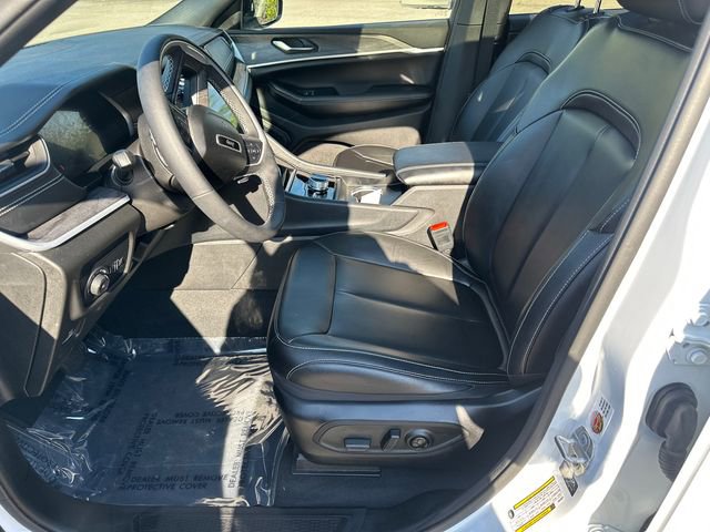 Used 2024 Jeep Grand Cherokee L Limited w/ Black Appearance Package AWD/4WD image 31