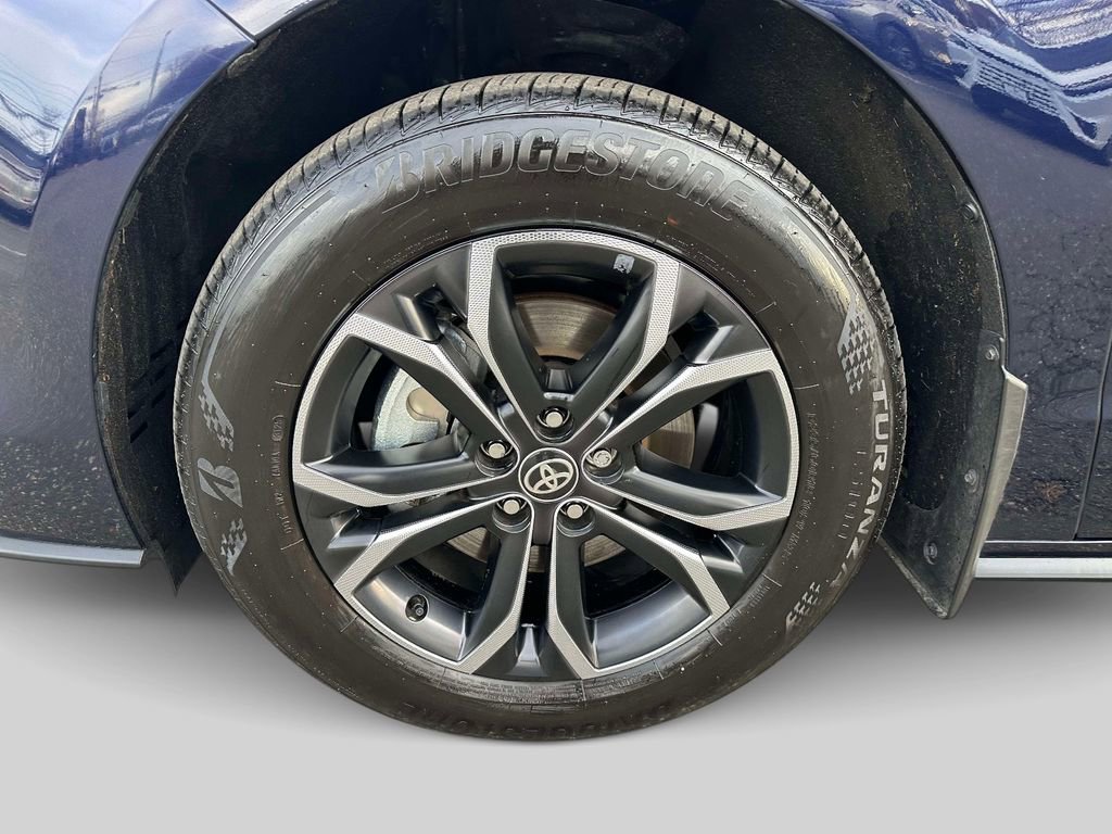 Used 2025 Toyota Sienna Platinum image 10