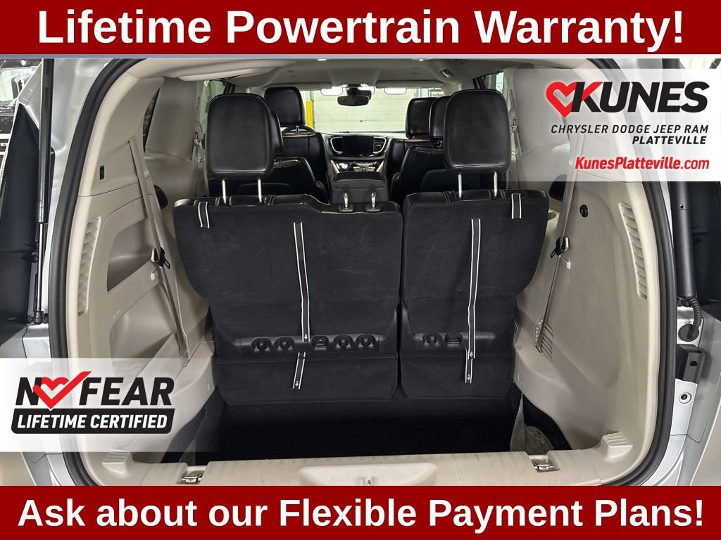 Used 2024 Chrysler Pacifica Touring-L image 15