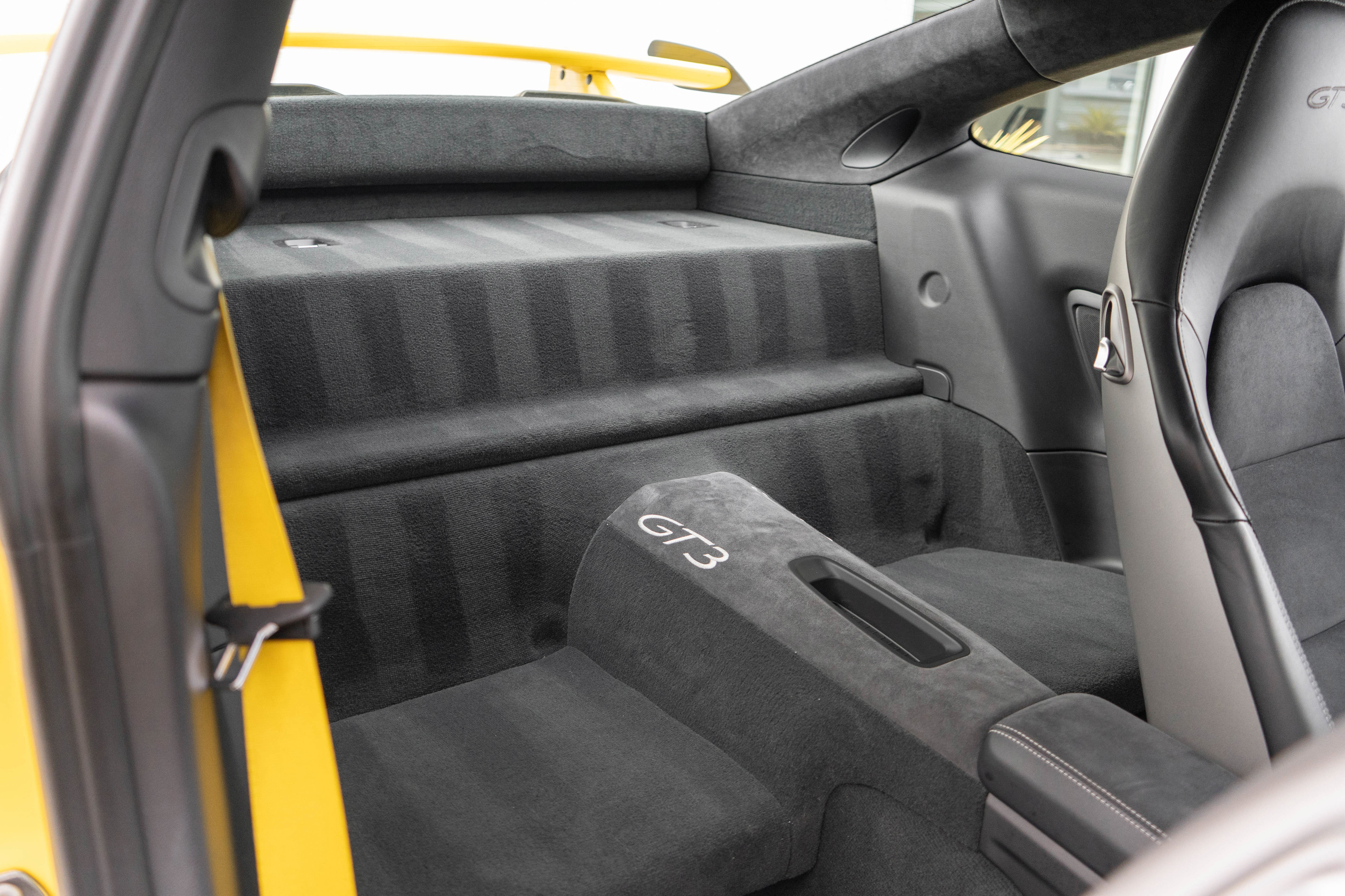 Used 2018 Porsche 911 GT3 w/ Sport Chrono Package RWD image 33