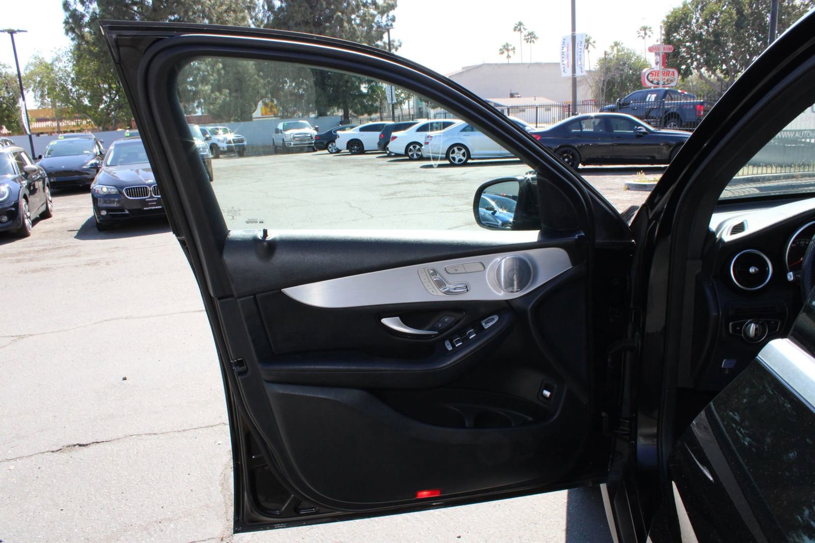 Used 2019 Mercedes-Benz GLC 300 4MATIC w/ Premium Package image 11