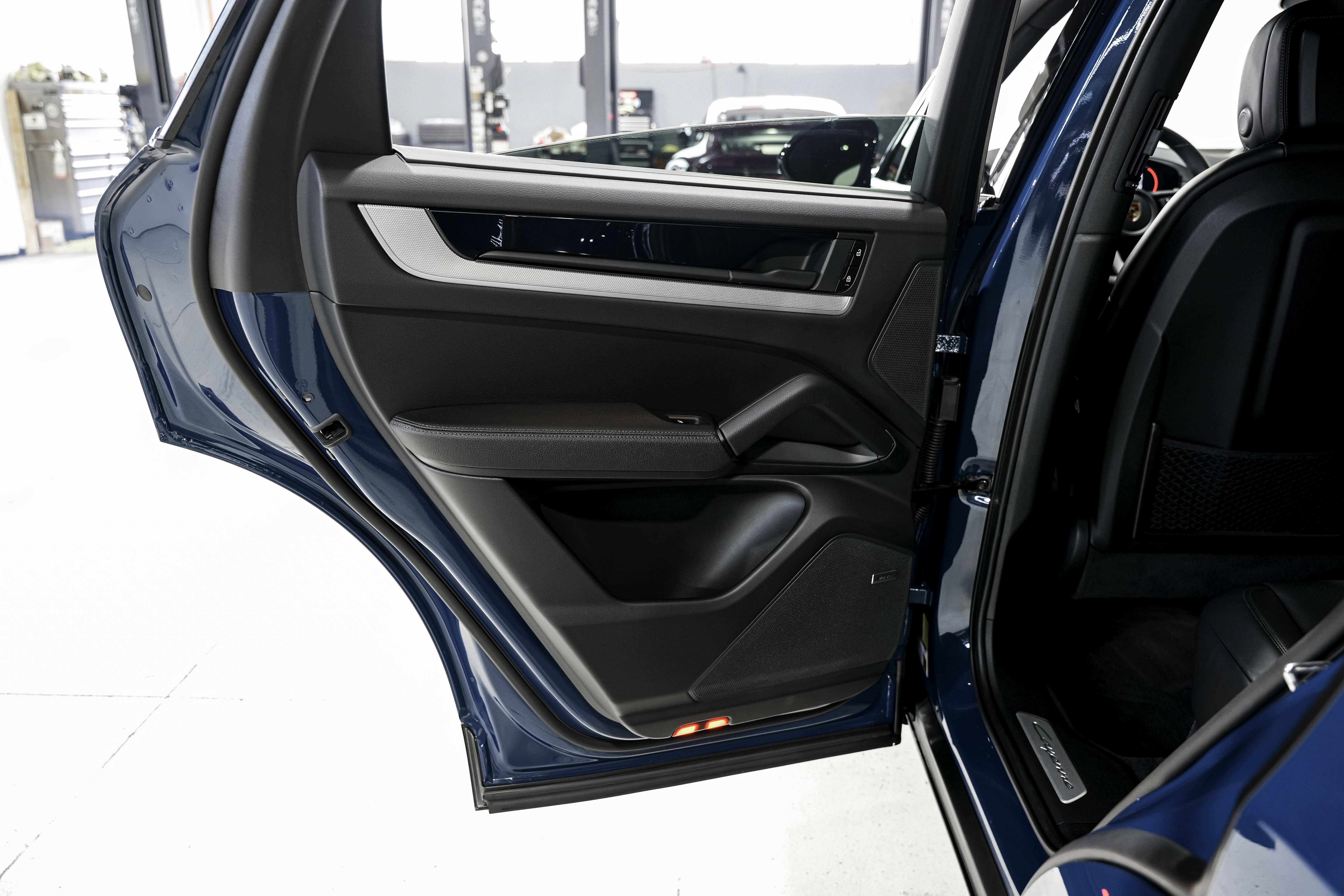 Used 2024 Porsche Cayenne Coupe image 34