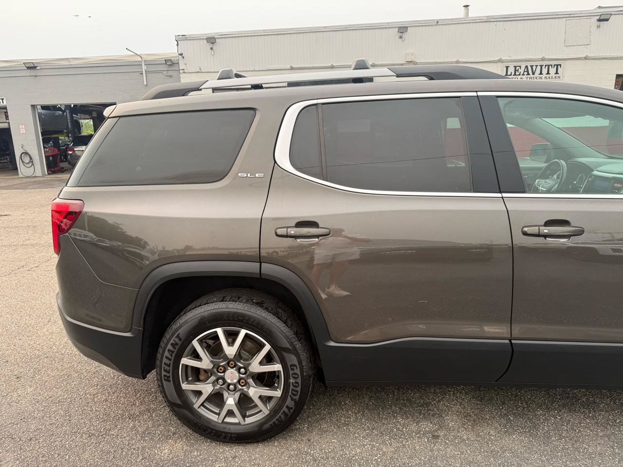 Used 2020 GMC Acadia SLE w/ Driver Convenience Package AWD/4WD image 12