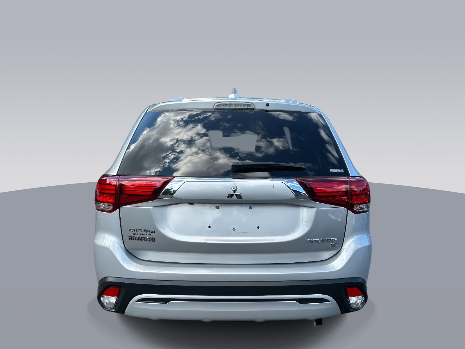 Used 2019 Mitsubishi Outlander SE image 3
