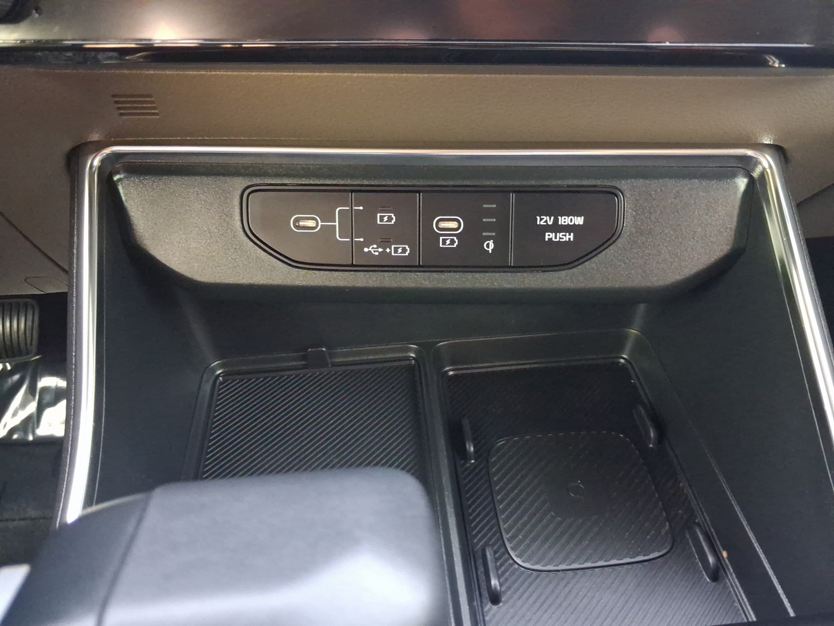 Used 2025 Kia Carnival EX FWD image 16