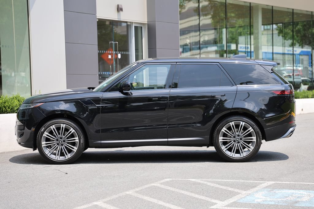 Used 2024 Land Rover Range Rover Sport SE AWD/4WD image 2