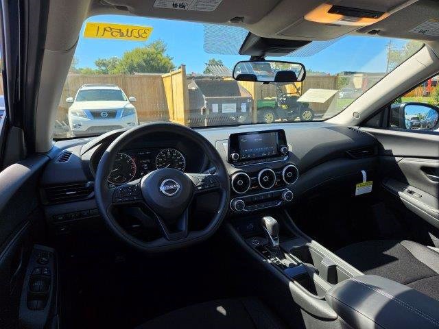 Used 2025 Nissan Sentra S image 15