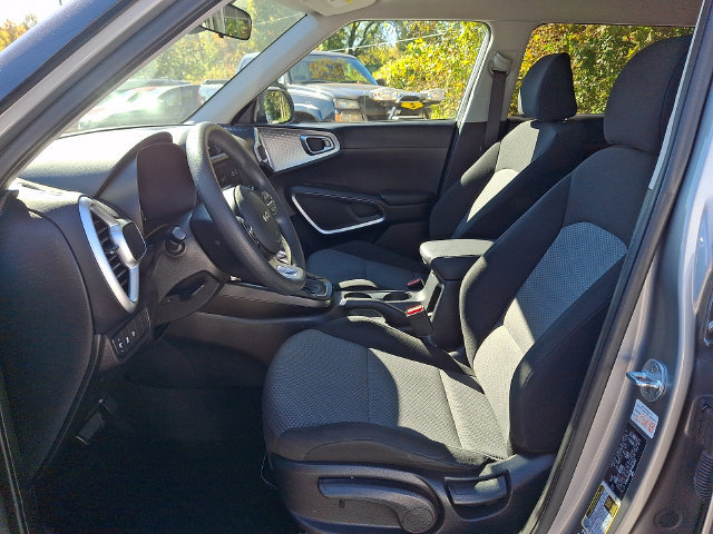 Used 2023 Kia Soul LX w/ LX Technology Package FWD image 13