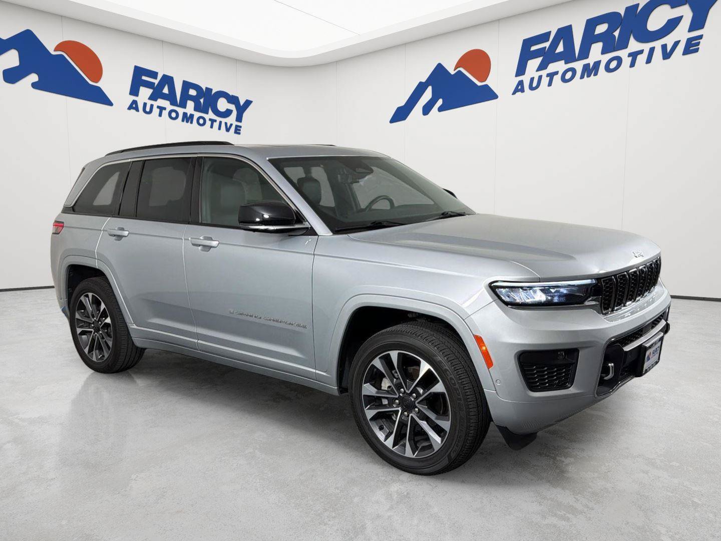 Used 2025 Jeep Grand Cherokee Overland w/ Adv Protech Group III AWD/4WD image 2