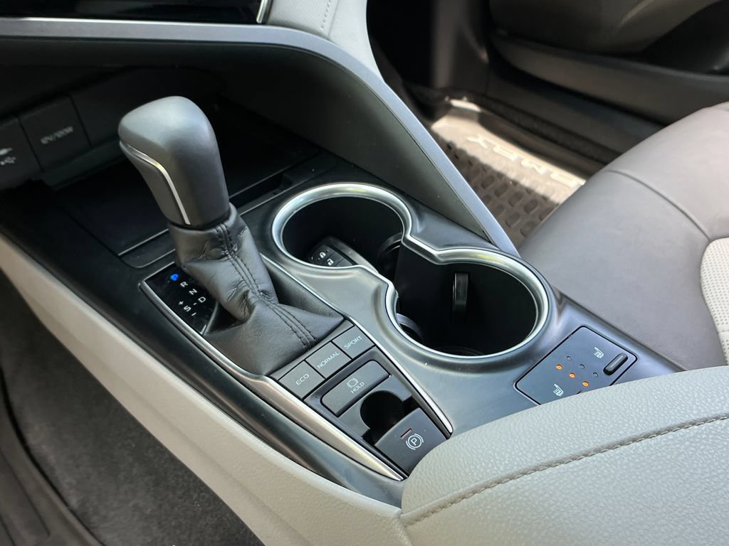 Used 2018 Toyota Camry XLE FWD image 18