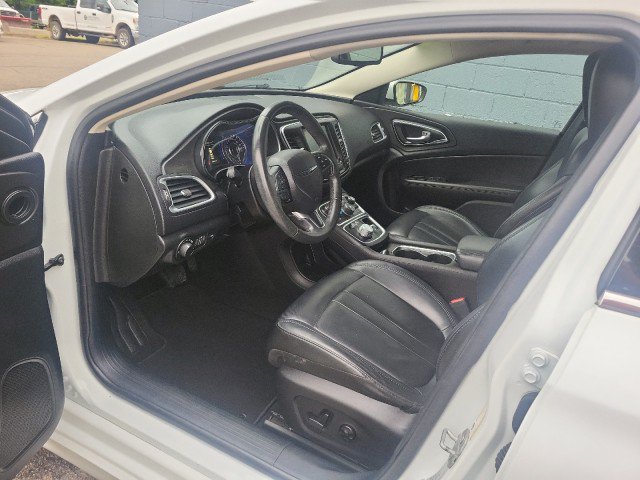 Used 2016 Chrysler 200 Limited FWD image 9