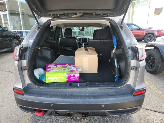 Used 2020 Jeep Cherokee Trailhawk w/ Cold Weather Group AWD/4WD image 14