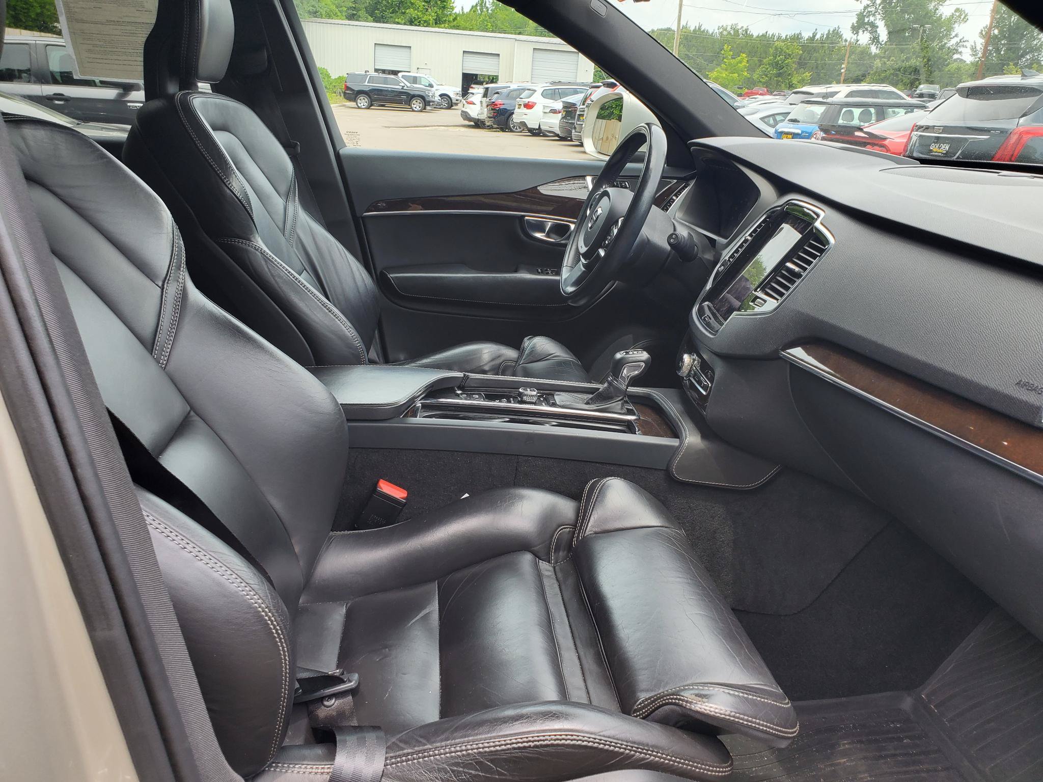 Used 2017 Volvo XC90 T6 Momentum w/ Vision Package AWD/4WD image 17