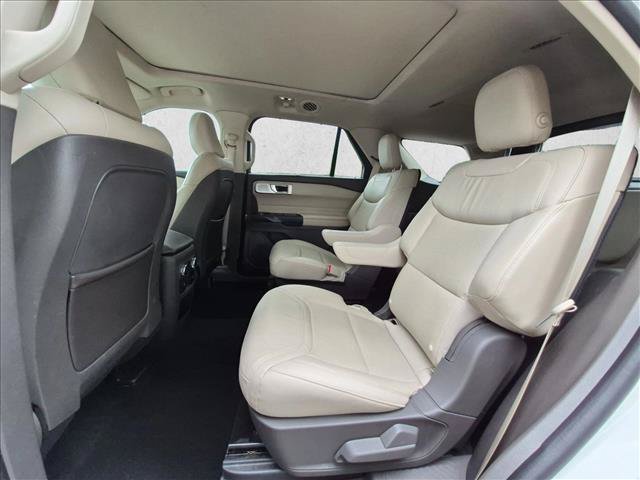 Used 2020 Ford Explorer Platinum w/ Premium Technology Package AWD/4WD image 21