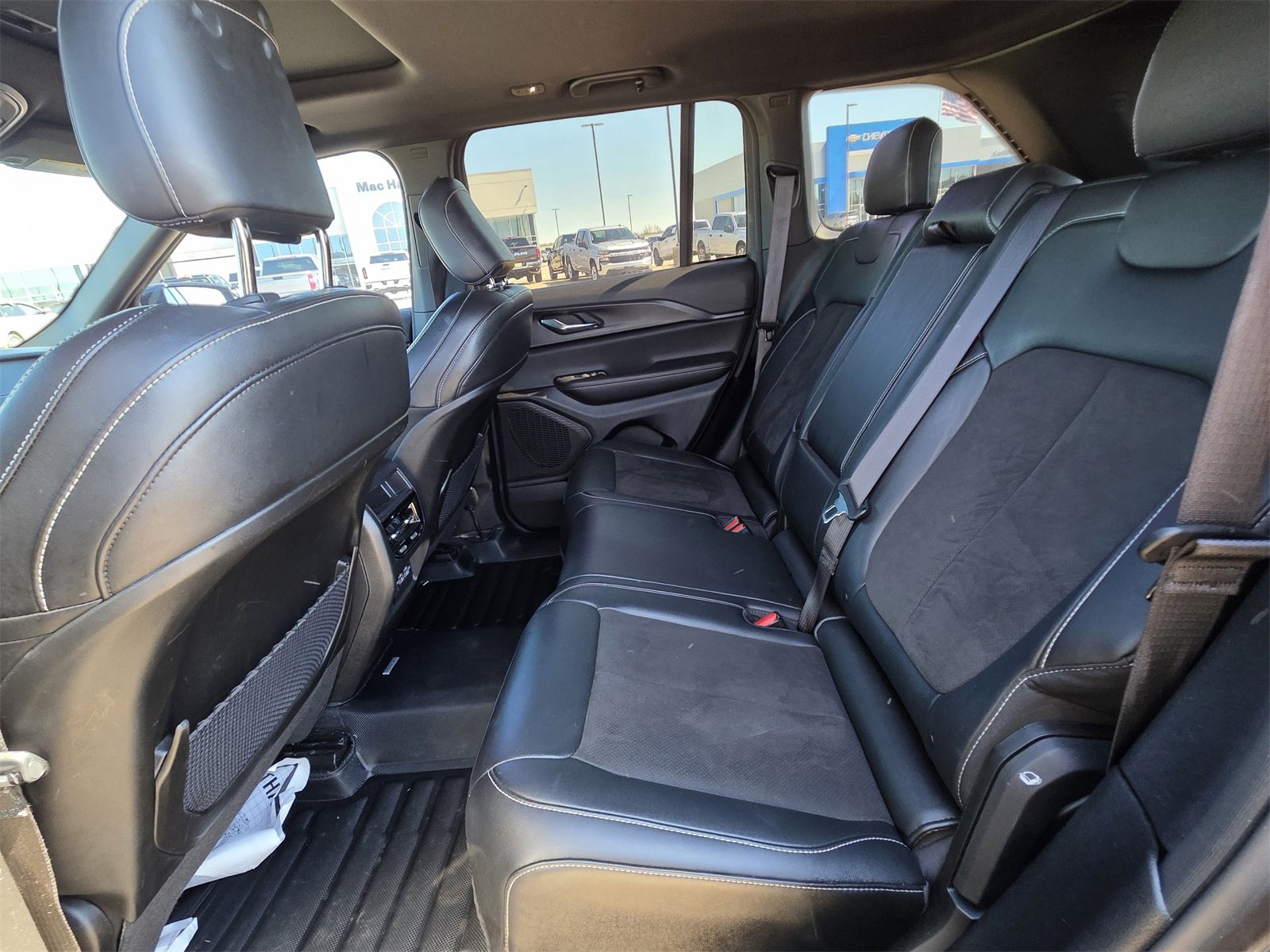 Used 2024 Jeep Grand Cherokee Altitude image 25