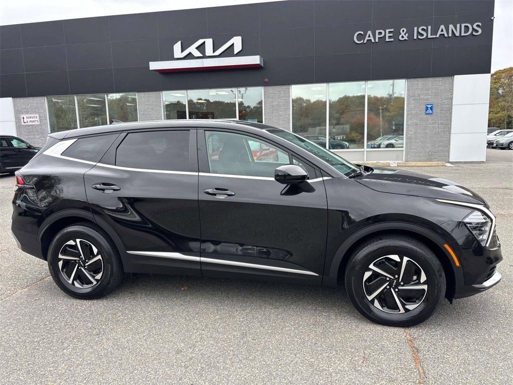 Used 2024 Kia Sportage LX image 2