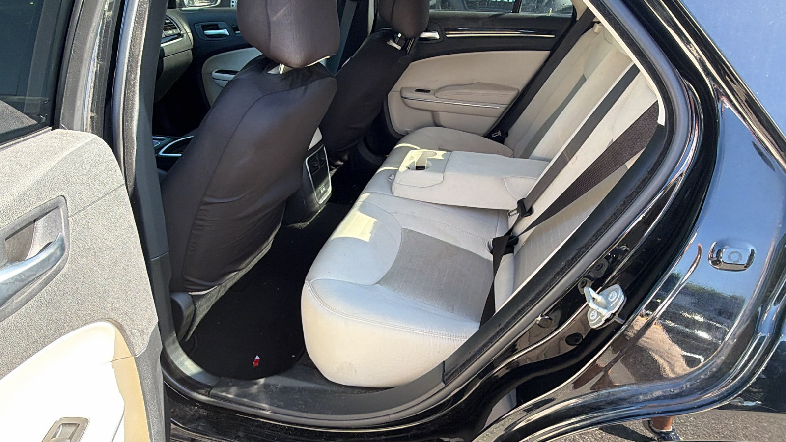 Used 2023 Chrysler 300 Touring w/ Sport Appearance Package RWD image 21