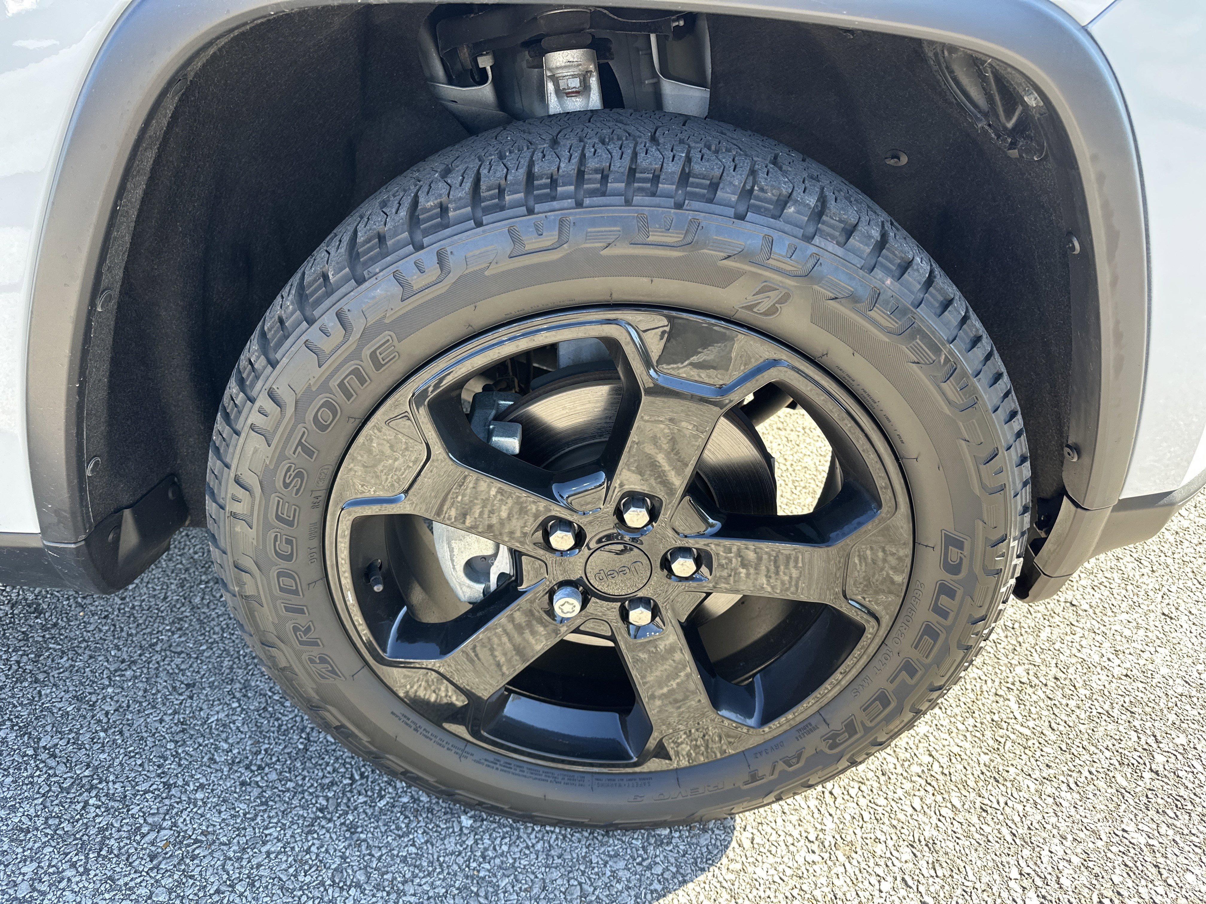 Used 2019 Jeep Grand Cherokee Laredo image 13